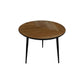 Ronde vimba salontafel van eikenhout met drie zwarte metalen poten en zwarte swiss edge randafwerking boven