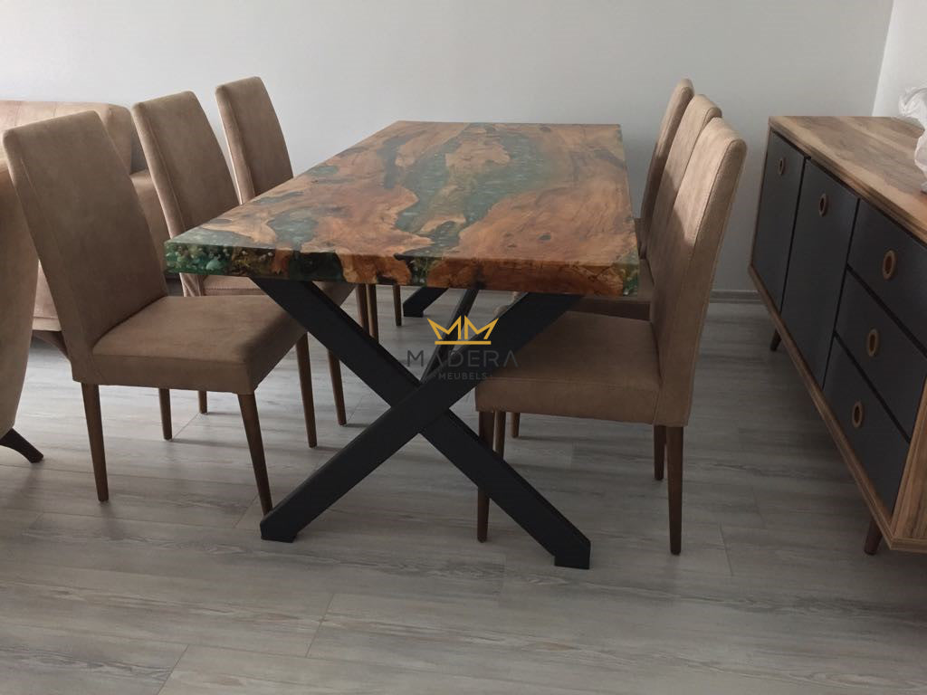 Rechte ocean epoxy eettafel met olijfhout en x-frame poten en zes stoelen