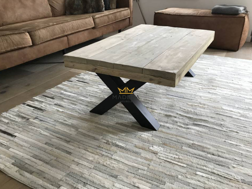 Salontafel van steigerhout met x-frame poten