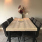 Eettafel van nieuw steigerhout met u-frame poten en zes stoelen