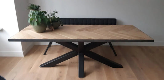 Eiken visgraat eettafel matrix-frame poten zijkant