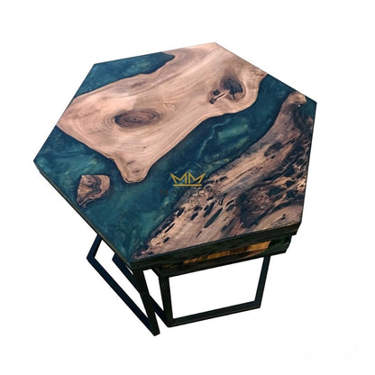 Loki epoxy hexagon bijzettafel transparant en metallic epoxy en walnoothout ingeschoven