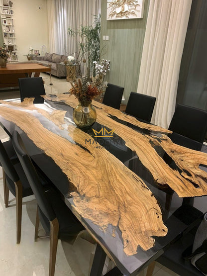 Rechte hematite epoxy eettafel met olijfhout en u-frame poten met acht stoelen