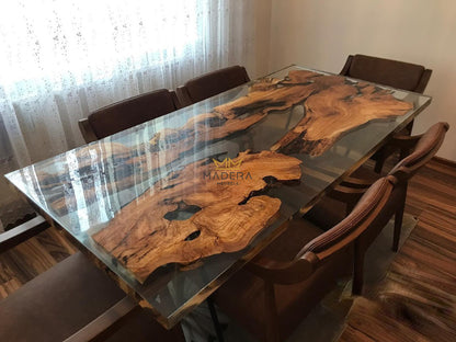 Rechte epoxy eettafel met olijfhout glans