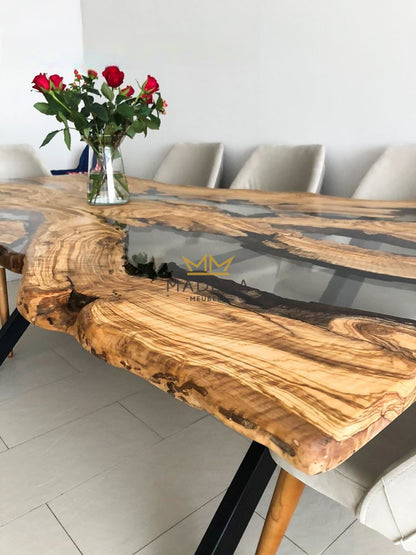 Live Edge olijf boomstam epoxy tafel met vier stoelen tafelblad