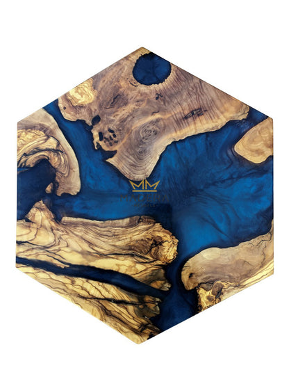 Loki epoxy hexagon bijzettafel metallic sapphire epoxy en walnoothout tafelblad boven groot