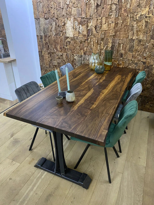 Unieke notenhouten eettafel met zes stoelen