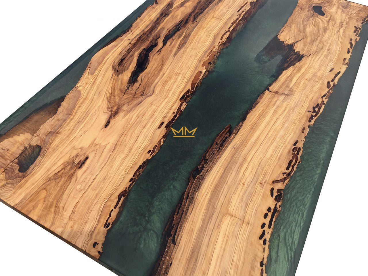 Emerald epoxy salontafel van horizontaal gezaagde boomstronken tafelblad details