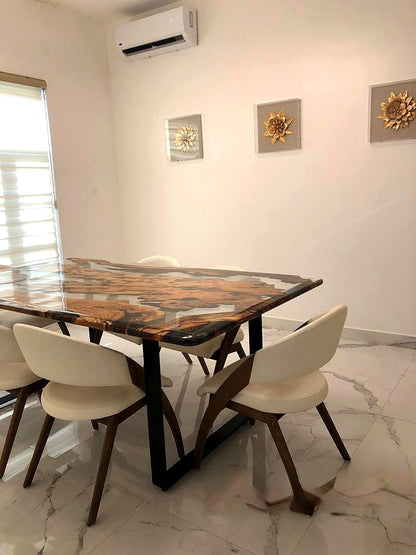 Rechte epoxy eettafel van olijfhout met gladde afwerking  hoeken